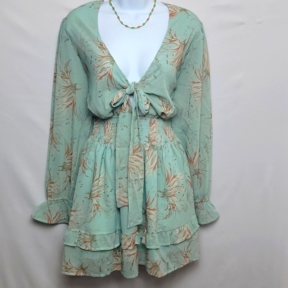 Women V-NECK Chiffon Print Self Tie Knot Front Dress - Picture 3 of 9